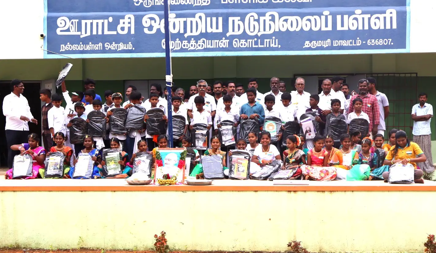 RVF Donating Notebooks & Bags to Students